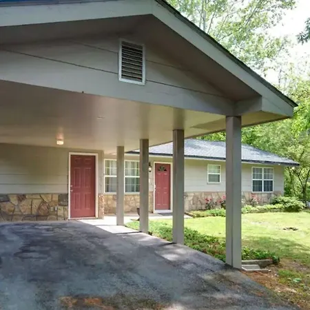 River Cottage 3 Bedroom Downtown Home With Hot Tub